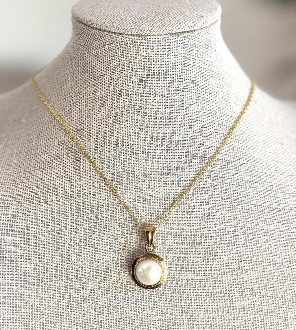 Golden Frame Pearl