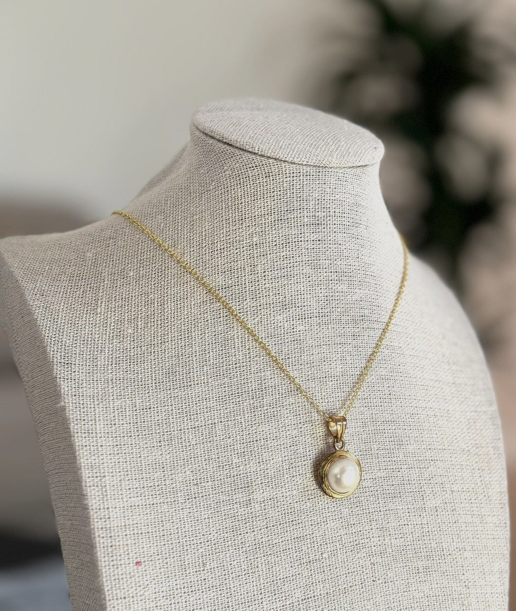 Golden Frame Pearl