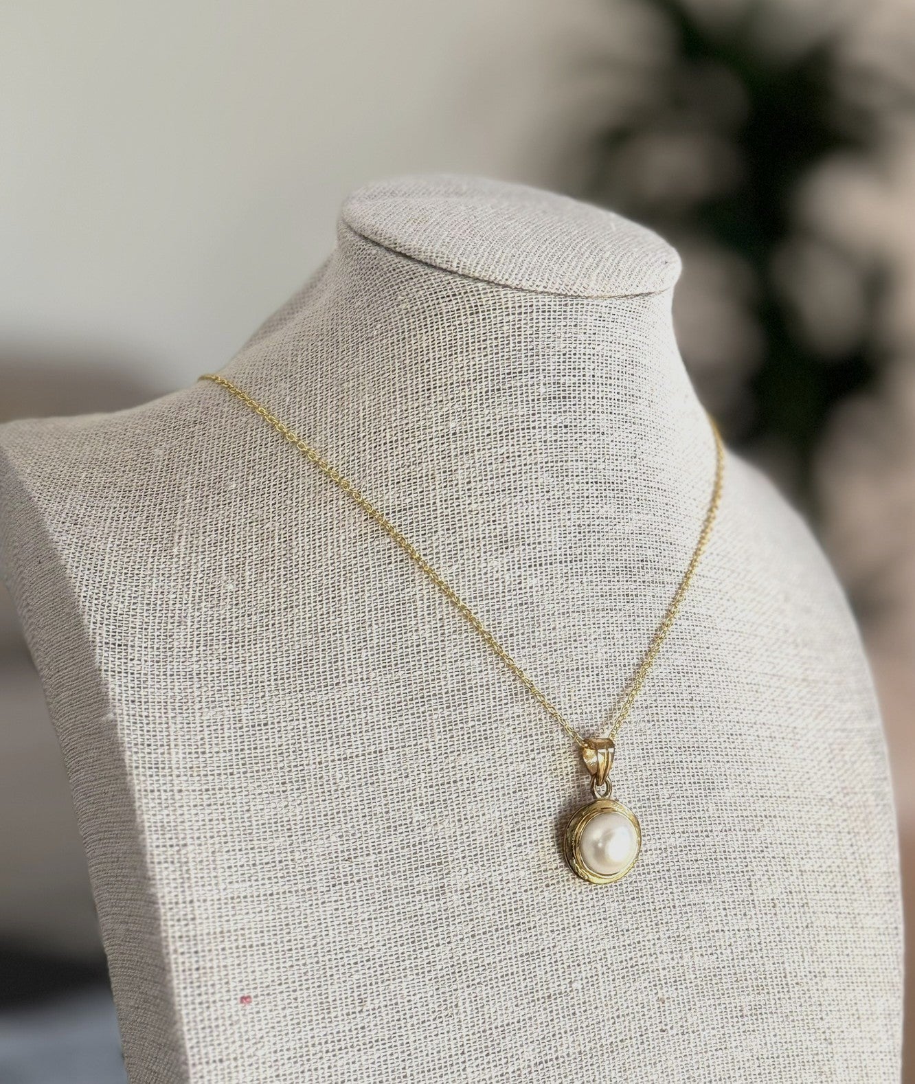 Golden Frame Pearl