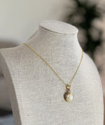 Load image into Gallery viewer, Golden Frame Pearl
