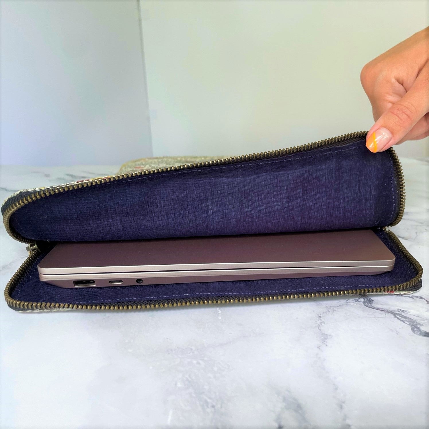 Woven laptop sleeve with cork lining