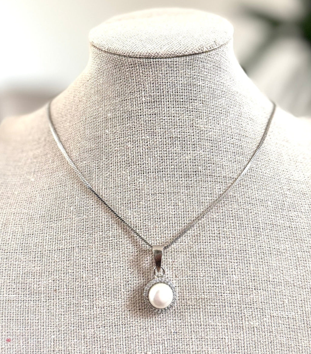 Gorgeous Pearl Round Pendant with Sparkle Frame