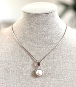 Load image into Gallery viewer, Gorgeous Pearl Round Pendant with Sparkle Frame
