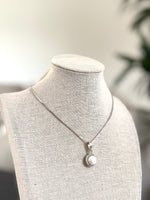 Load image into Gallery viewer, Gorgeous Pearl Round Pendant with Sparkle Frame
