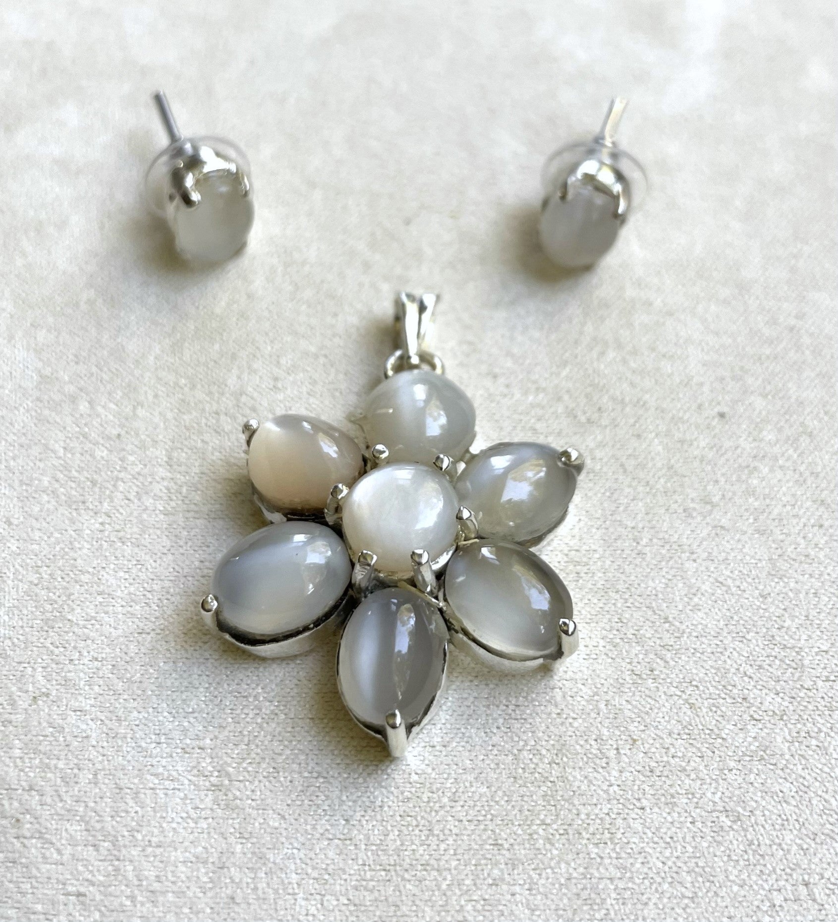 Moonstone flower pendant with earrings