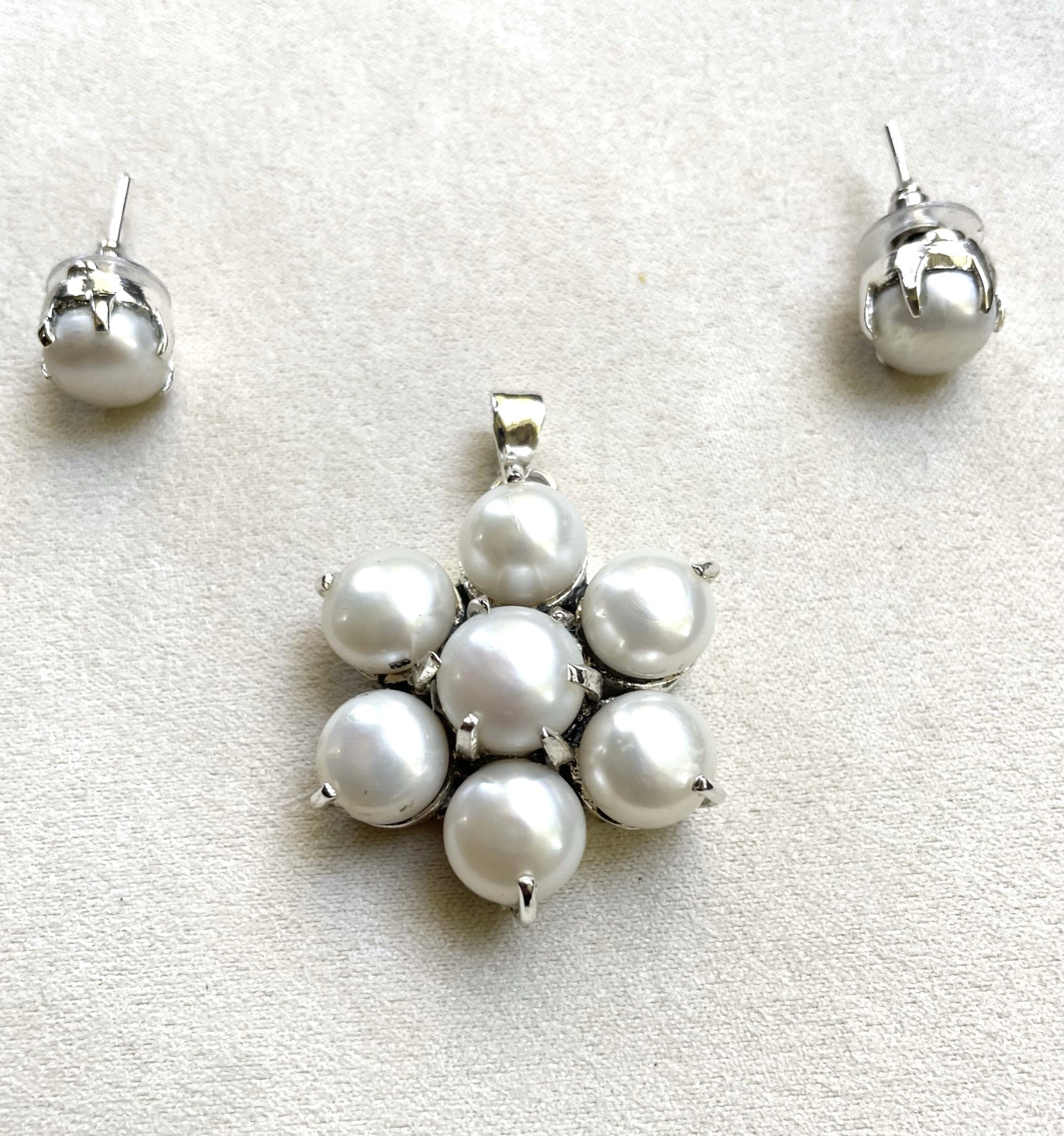 Pearl flower pendant and earrings