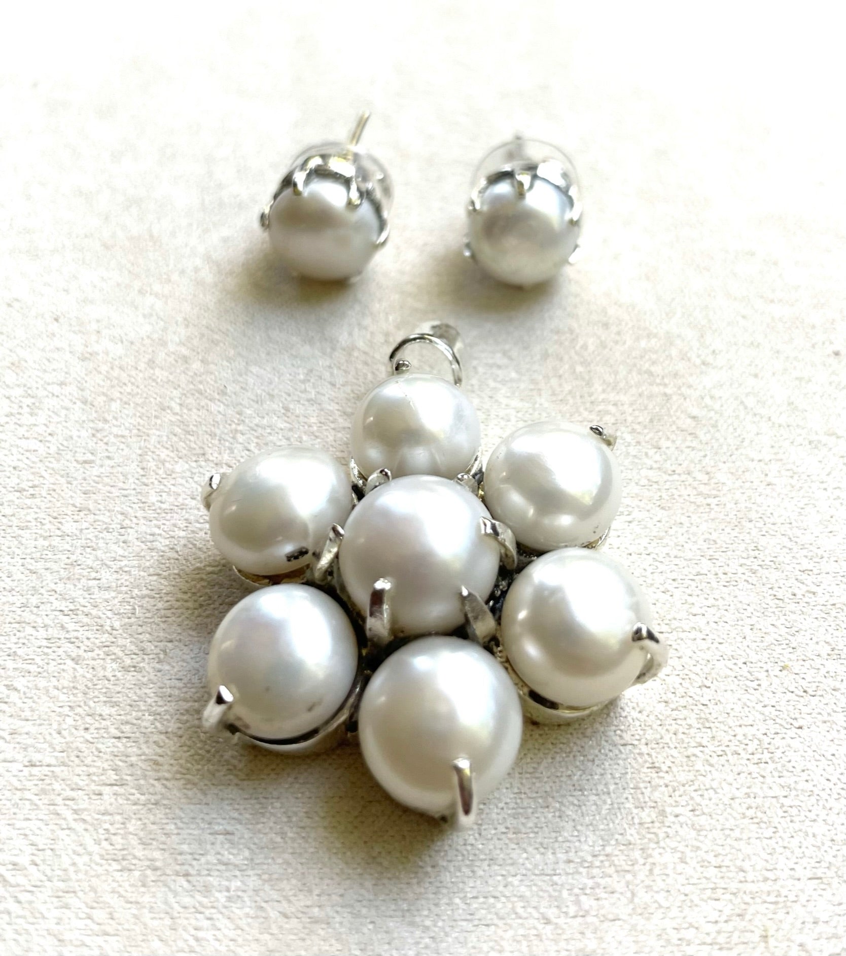 Pearl flower pendant and earrings